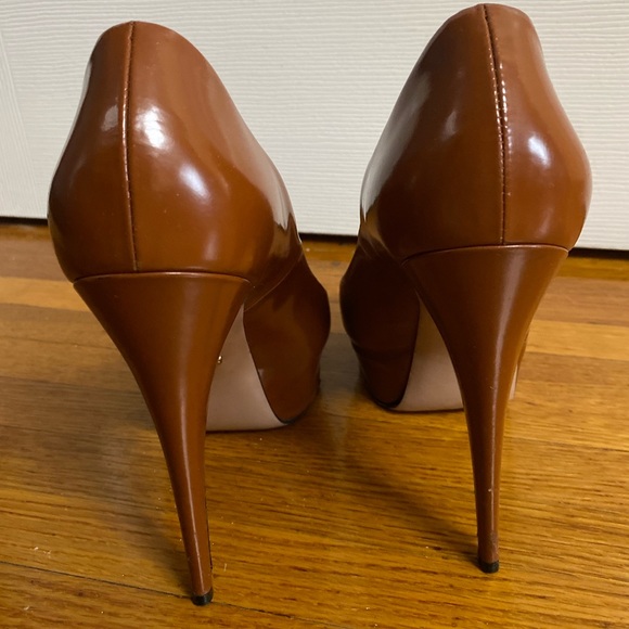 Gucci Heels - Picture 4 of 4